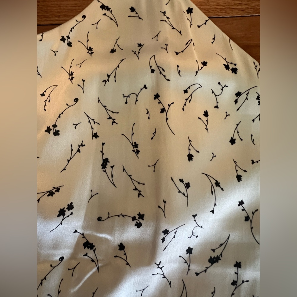 Something Navy Butter Yellow & Navy Floral Satin Camisole - Picture 2 of 6